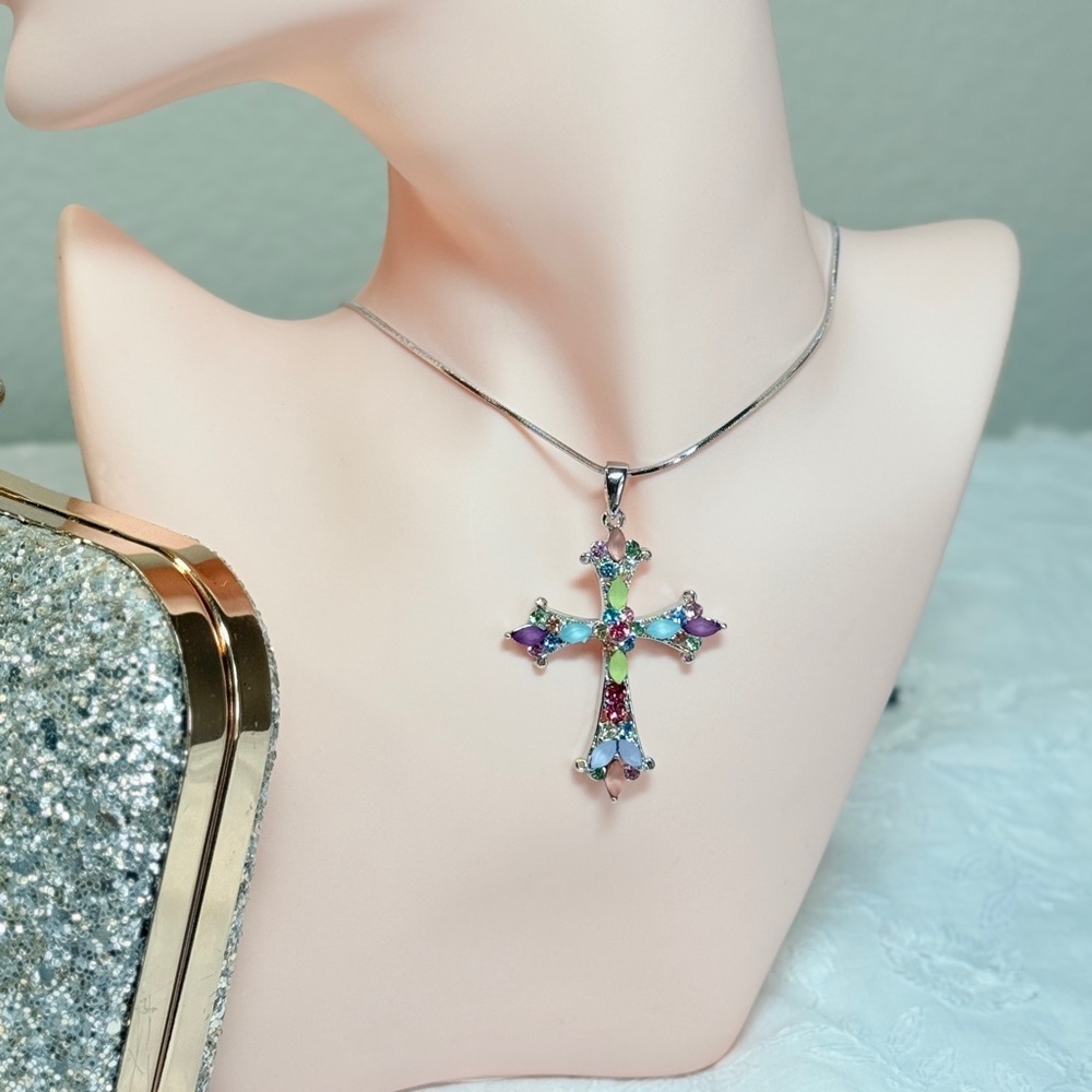 ⚜️ Multicolor Gemstone Cross Pendant Necklace - Picture 3 of 6